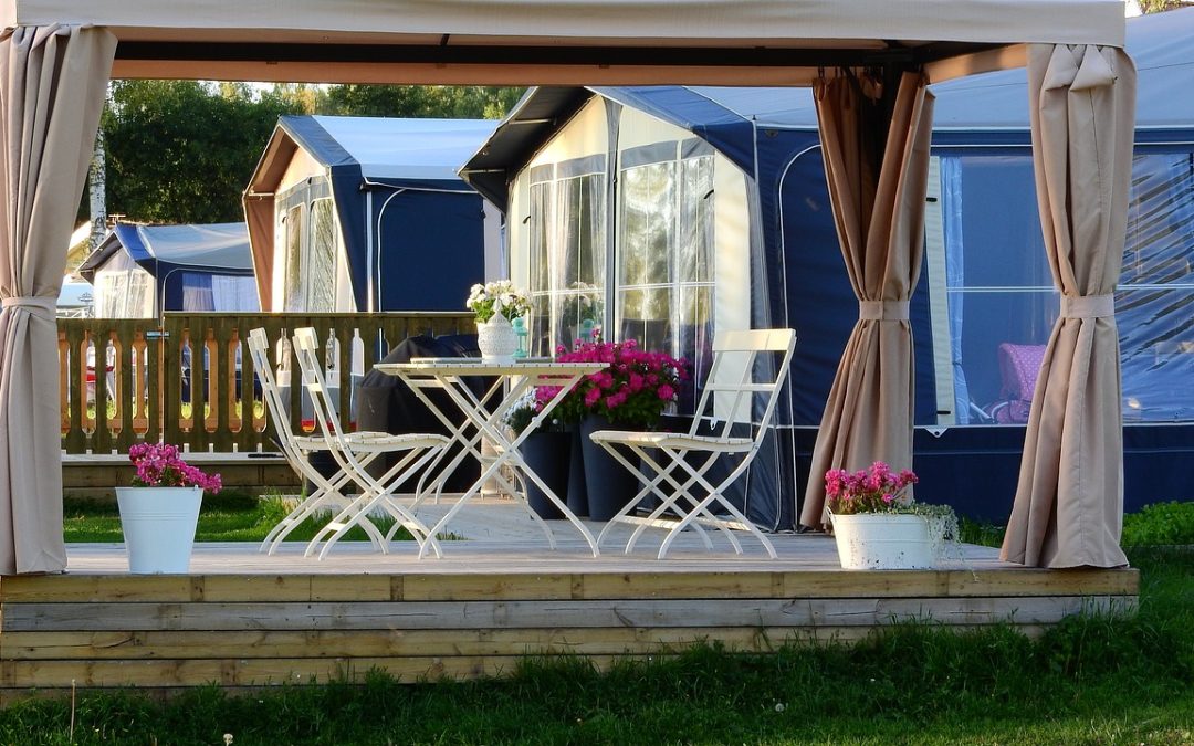 Choisir une pergola ou une véranda adaptée à votre extérieur