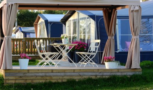 Choisir une pergola ou une véranda adaptée à votre extérieur