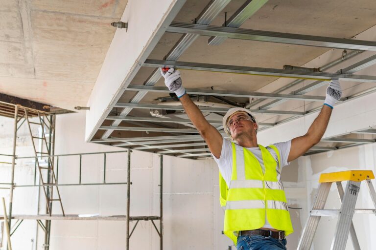 Panneaux sandwich : un atout pour augmenter la valeur de votre bien immobilier ?
